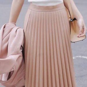 Zara Woman Beige Pleated Skirt, Small
